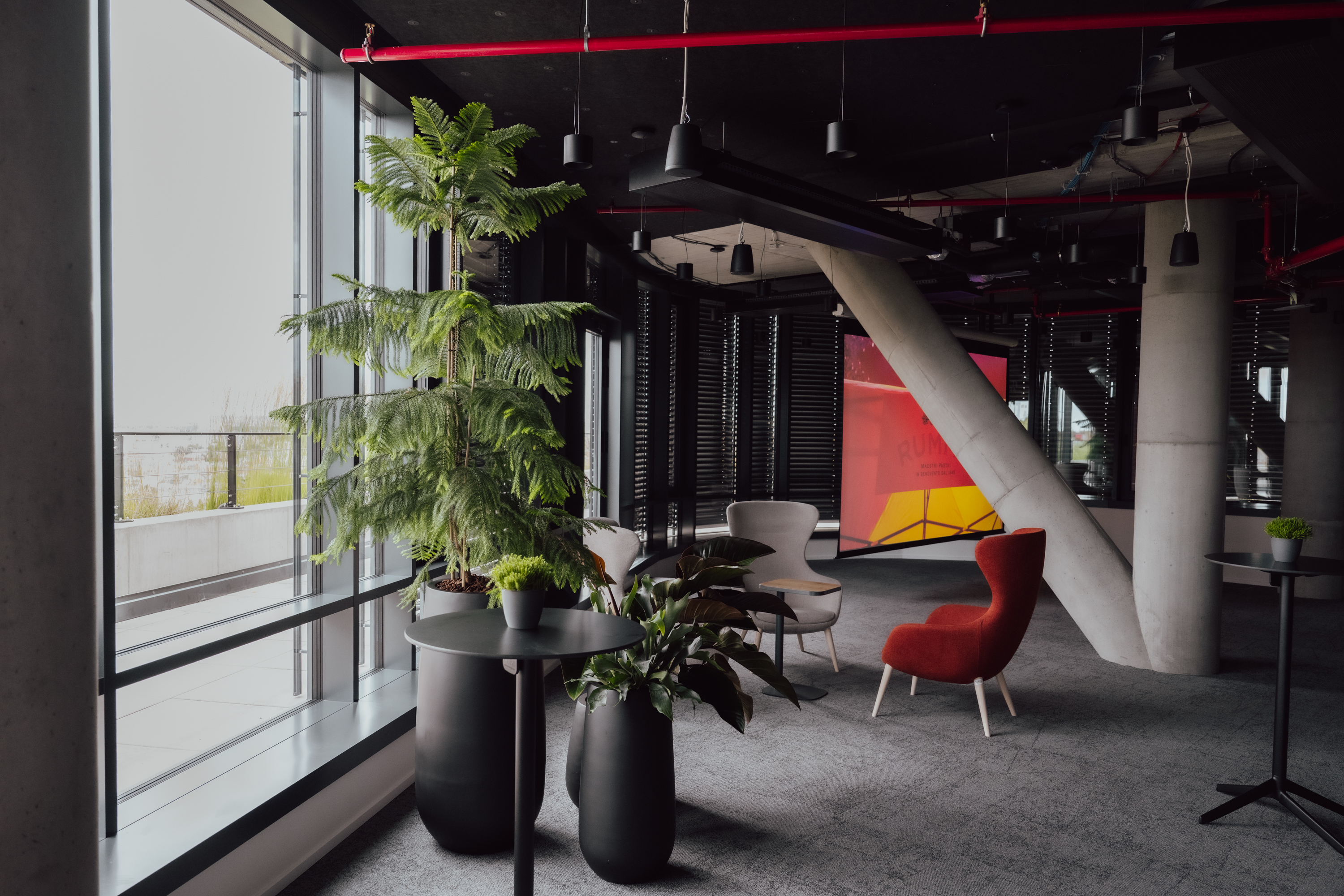 Level9 event prostor, květiny, lounge, křesla